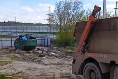 В Волгограде мусоровозы не вывозят мусор из-за плохих дорог