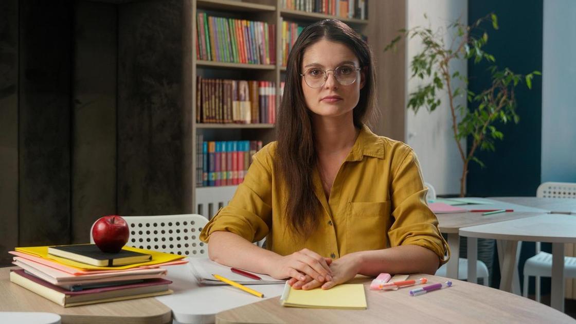 Мать школьника наткнулась на «голую» учительницу в фитнес-зале и устроила скандал — за честь педагогов вступились в Госдуме