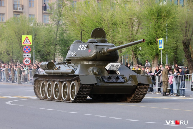 …и даже знаменитый Т-34 | Источник: Алексей Волхонский / V1.RU