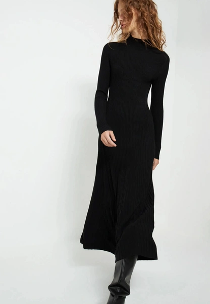10 трикотажных платьев, которые заменят весь зимний гардероб
