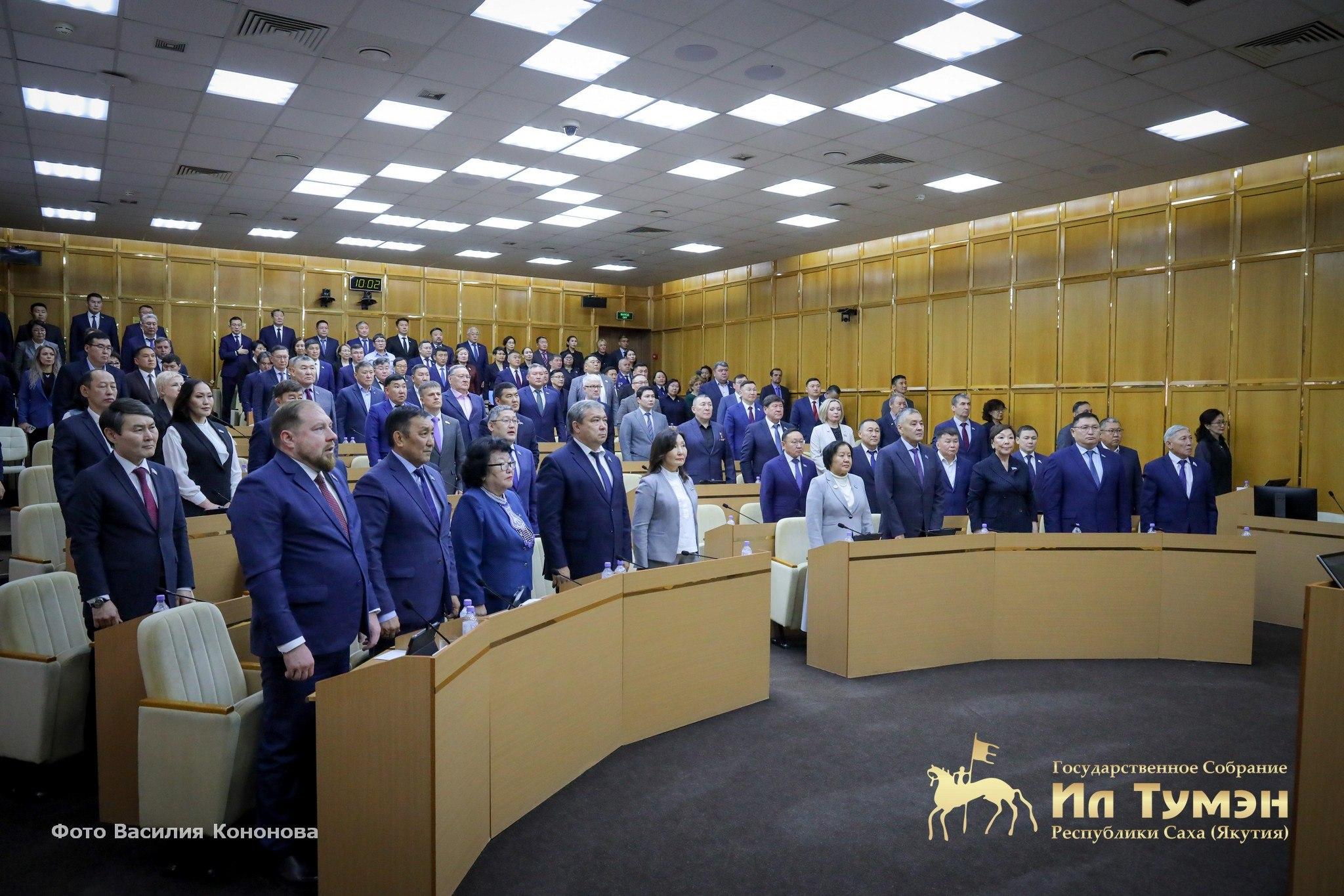 Повозмущались, но приняли. Депутаты Якутии приняли дефицитный бюджет в первом чтении