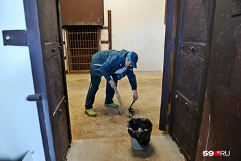 Мы пришли именно в то время, когда по расписанию во внутренних помещениях должна идти уборка после завтрака | Источник: Ирина Тропина / 59.RU
