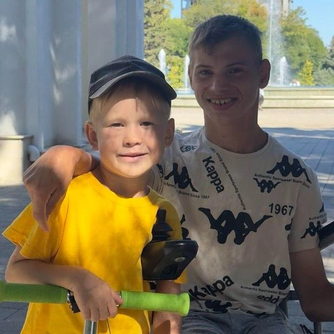 Этим счастливым мальчишкам удалось на несколько месяцев продлить короткое тюменское лето | Источник: Личный архив автора колонки