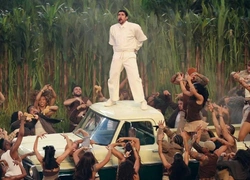 Супербоул-2026: выступления Бэда Банни и Леди Гаги, танцы Педро Паскаля и Джессики Альбы, свадьба и политика