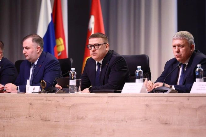 Алексей Текслер: «Несмотря на непростые условия для принятия бюджета, обеспечим выполнение всех социальных обязательств, сохраним „бюджет развития“ в части строек и ремонтов, продолжим поддерживать муниципальные образования» | Источник: Наиль Фаттахов / пресс-служба правительства Челябинской области 