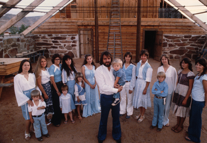 Американским полигамист Алекс Джозеф со своими женами и детьми