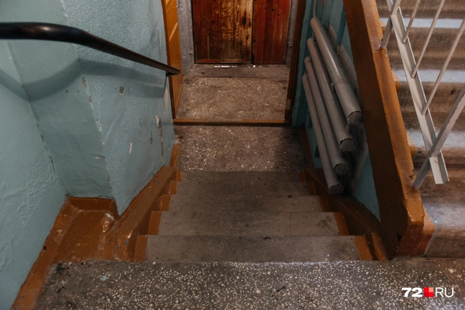«Из-за пандуса на лестнице почти не останется прохода», — говорит Евгений | Источник: Ирина Шарова / 72.RU