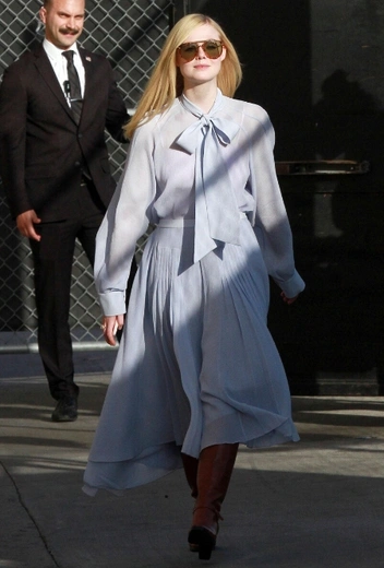 Эль Фаннинг в Лос-Анджелесе | marieclaire.ru