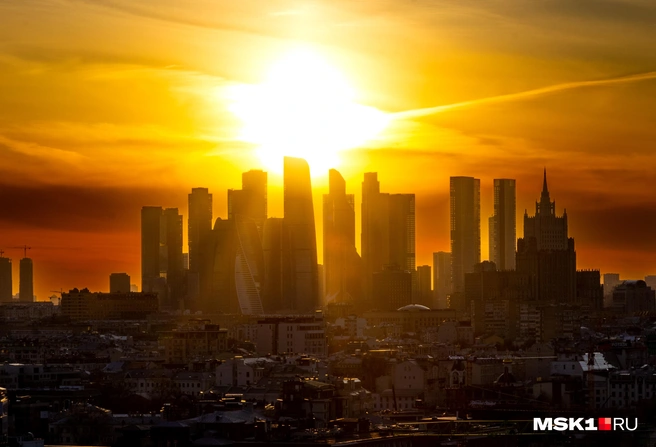 «Москва-Сити» в закатном солнце | Источник: Артем Устюжанин / MSK1.RU