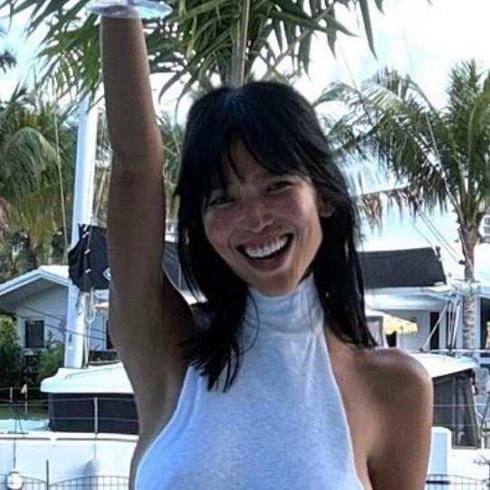 Вот-вот исчезнет: экстремально похудевшая жена Цекало хвастает «ножками-ниточками» — шокирующие фото