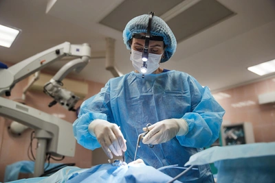 Врачи Воронежа удалили самодельный инструмент и живого червя