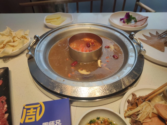 Евгений оценил хот поты, а утка по-пекински ему не понравилась | Источник: Евгений Данилов