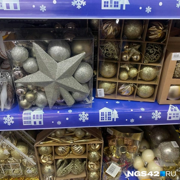 В большинстве комплектов уже есть новогодняя звезда  | Источник: Татьяна Ирискина / NGS42.RU