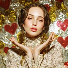 Новогодние гадания 2026 на любовь и достаток: 5 способов заглянуть в будущее