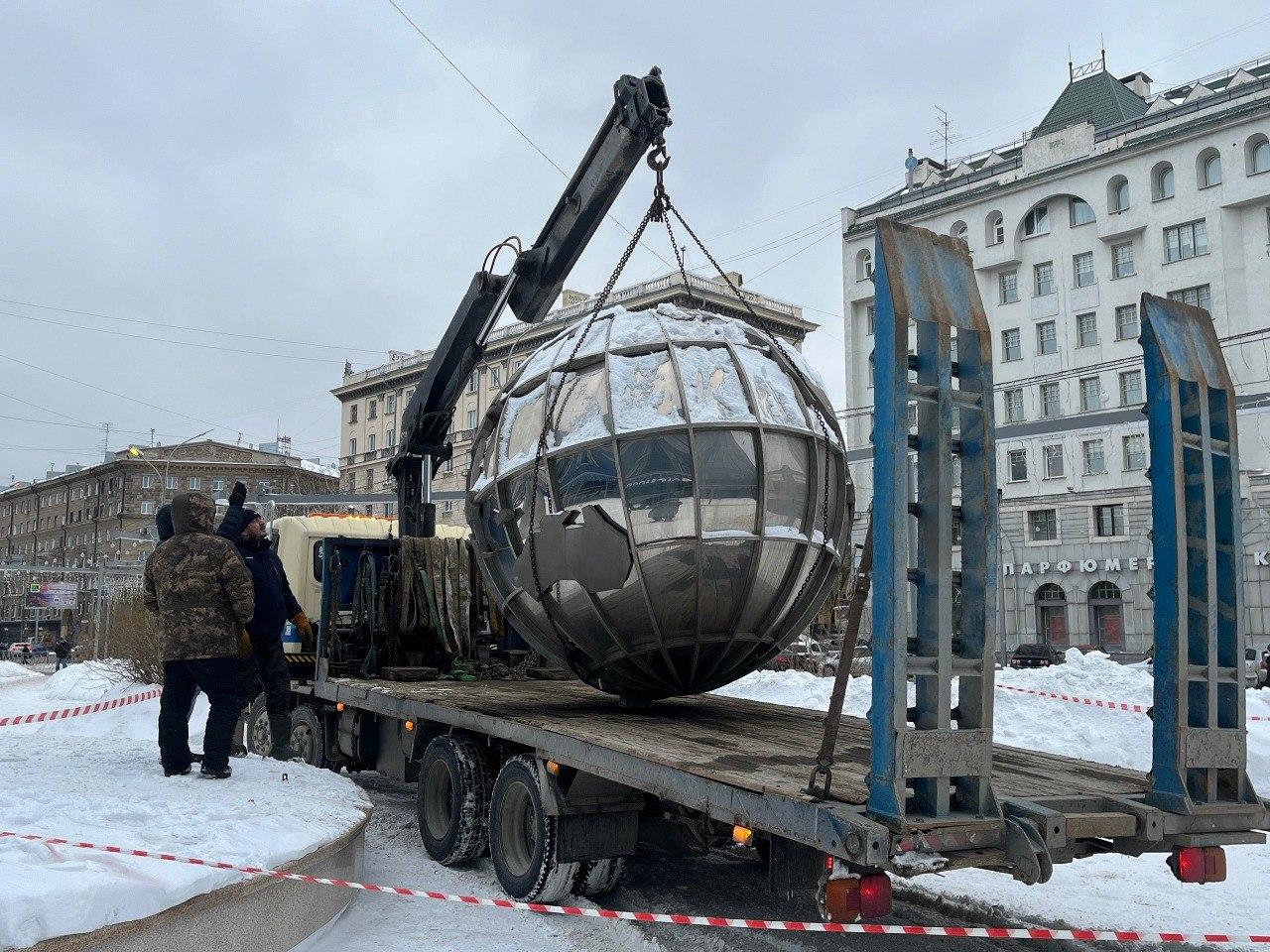 Почему скульптуру глобус увезли из сквера авиакомпании S7 в центре  Новосибирска и что будет не его месте - 6 марта 2024 - НГС.ру