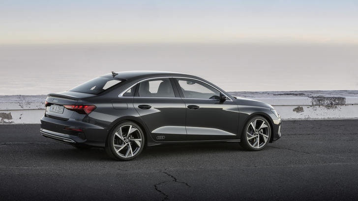 Ударили по красоте: Audi представила новый компактный седан