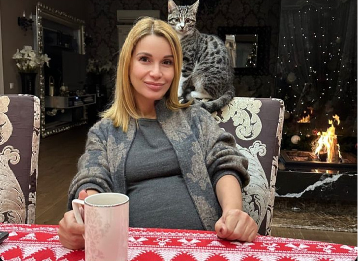 Орлова — не верящим в ее беременность: «Набрала 15 кг, по лицу видно. Но пусть для вас это будет обман»