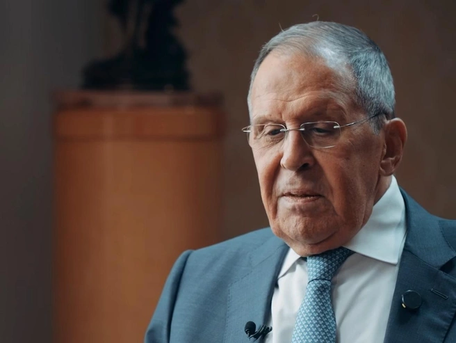 Благодаря Сергею Лаврову свитер стал легендой | Источник: Сама Меньшова / Vk.com