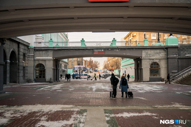 На вокзалах можно обращаться за помощью к дежурным или кассирам | Источник: Александр Ощепков / NGS.RU