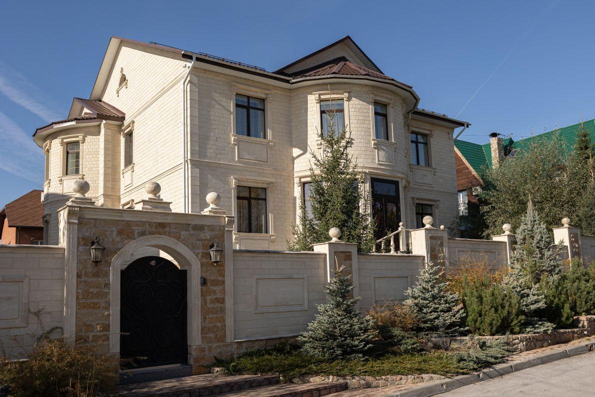 В Новосибирске продают особняк за 85 миллионов