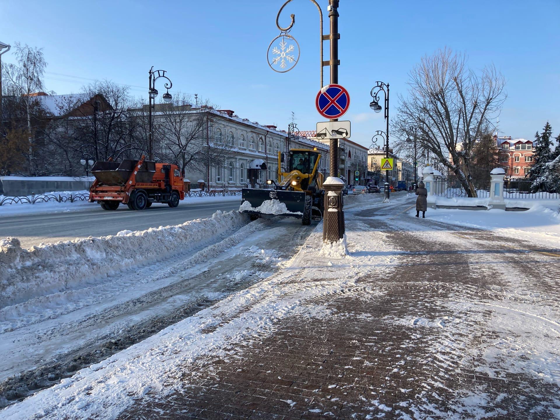 В Тюмени снег вывозят на расстояние 30 километров, в Тюмени выпало две  месячные нормы осадков, почему не убирают 17 января 2022 г. - 17 января  2022 - 72.ру