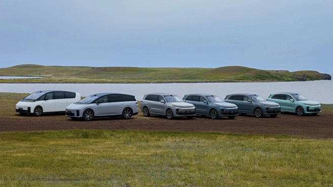 Помимо четырех кроссоверов (включая малопопулярный в России L8), в линейке Lixiang есть два минивэна i6 и Mega | Источник: Lixiang