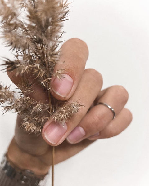 5 укрепляющих лаков, которые помогут восстановить ногти