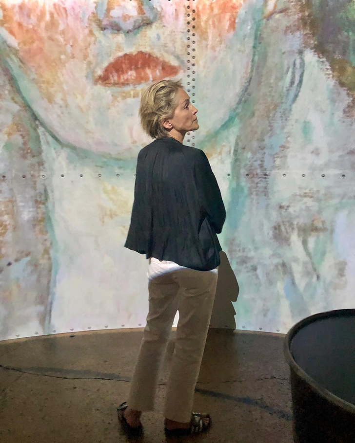Шэрон Стоун на выставке Климта в Париже