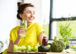 И еда и вода: 10 продуктов для поддержания водного баланса в организме