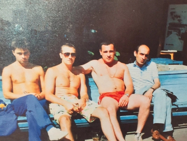 Слева направо: Виктор Киселев (Кисель), Олег Вагин, Василий Бурцев, вор в законе и родственник деда Хасана Темури Мирзоев (Тимур Свердловский) | Источник: Mzk1.ru