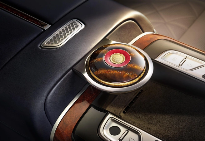 Люксовый седан HONGQI GUOYA оснащен мощными двигателями V6 и V8, а также гибридной силовой установкой, которая обеспечивает плавность хода и абсолютную тишину в салоне | Источник: HONGQI