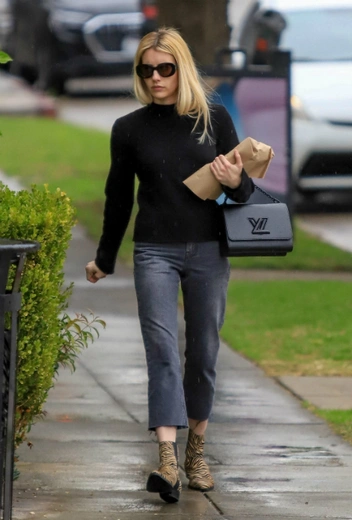 Эмма Робертс в Лос-Анджелесе | marieclaire.ru