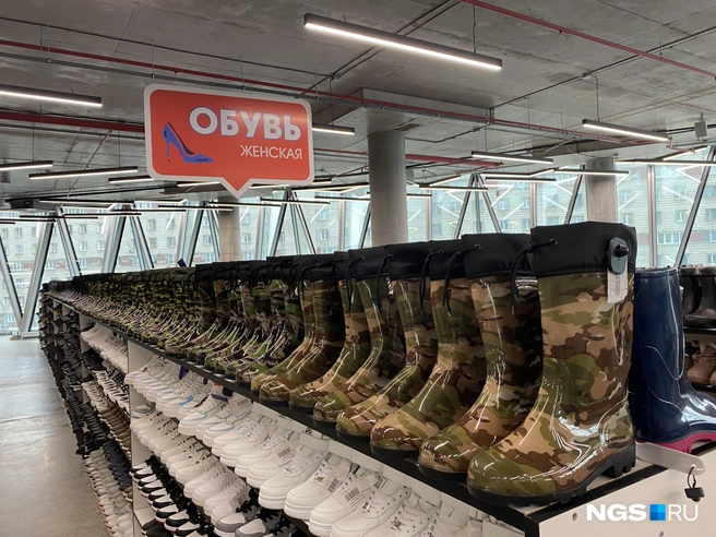 Гипермаркет обуви и одежды производит впечатление широтой выбора  | Источник: Стас Соколов / NGS.RU