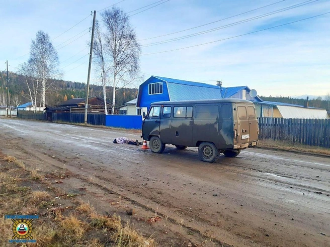 Инспекторы говорят, что «подсветлили» фото, но ДТП оформляли все равно под утро — ждали, когда приедет группа из Богучан | Источник: ГИБДД Богучанского района
