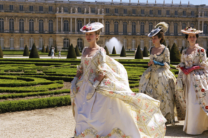 Учительницы заблудились во дворце и встретились с Марией-Антуанеттой: реальная история путешественниц во времени