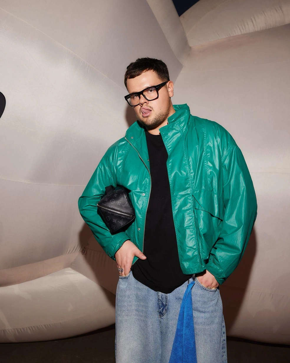 Николаев стал популярным, но не забывает про уральские корни и часто приезжает на родину | Источник: nikmakser / Instagram.com*