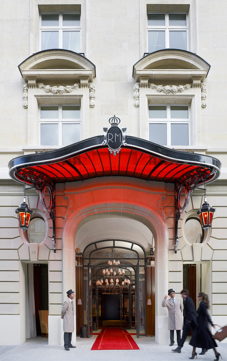 Фасад отеля Le Royal Monceau-Raffles в Париже.