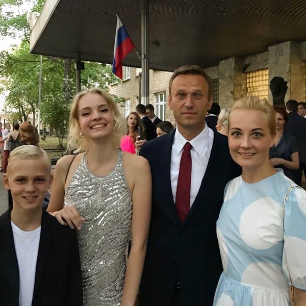 <p>Алексей и Юлия Навальные с детьми</p>