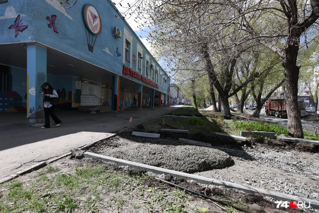 Кажется, зеленой рощице у поликлиники рабочие вынесли приговор без суда и следствия | Источник: Наталья Лапцевич