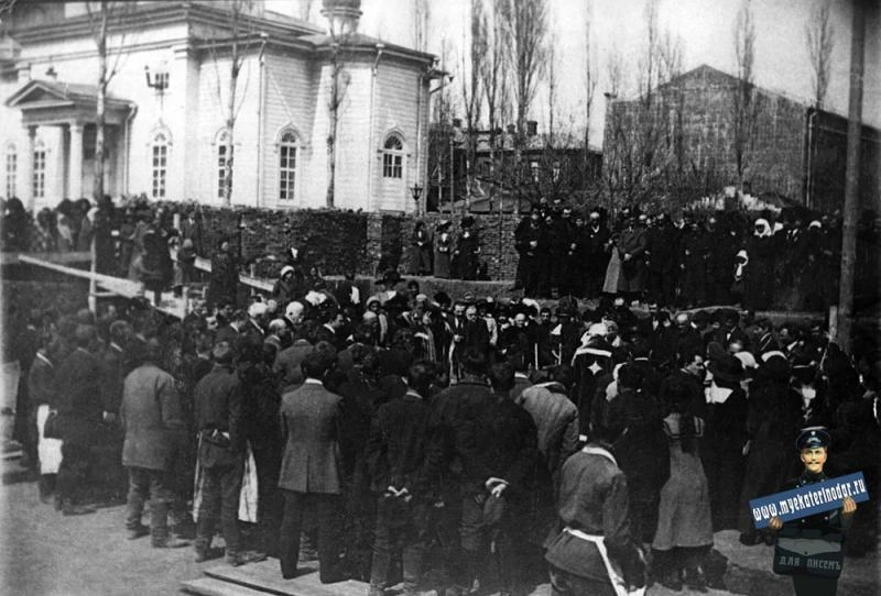 24 марта 1913 года. Торжественная закладка дома на подворье Успенской армянской церкви | Источник: myekaterinodar.ru