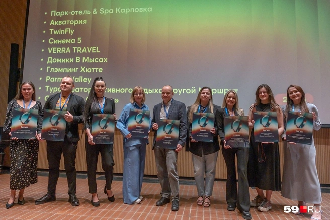 Слева направо: «Дом Солнца», Parma Valley, «Домики в Мысах», «Акватория», TWINFLY, «Синема 5», VERRA TRAVEL, глэмпинг «Хютте» и «Другой Маршрут». В кадре нет парк-отеля «Карповка» | Источник: Василина Любимова / 59.RU