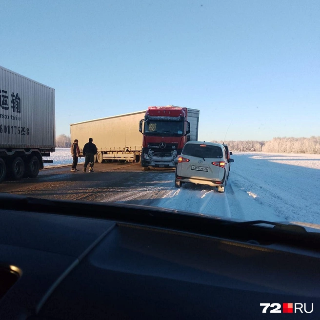 Движение запустили по одной полосе | Источник: читатель 72.RU