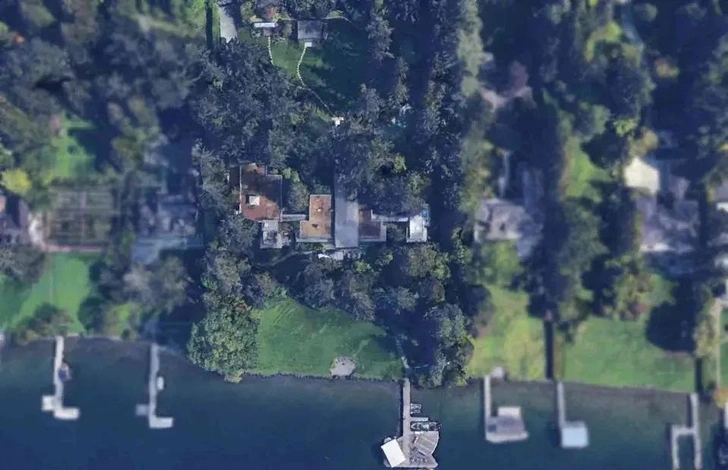 Таинственный особняк в штате Вашингтон  | Источник: Google Earth via Yahoo