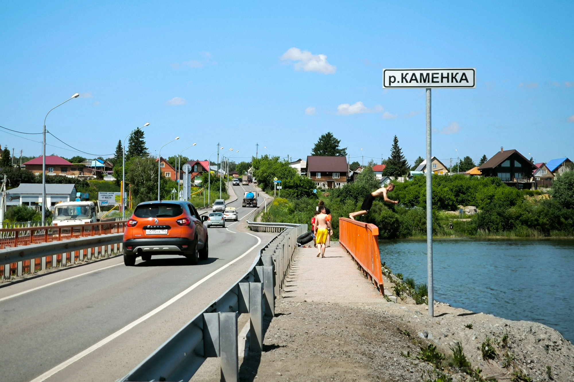 Репортаж с озера Каменка под Новосибирском — как отдыхают у воды в жаркий  понедельник - 24 июня 2024 - НГС.ру