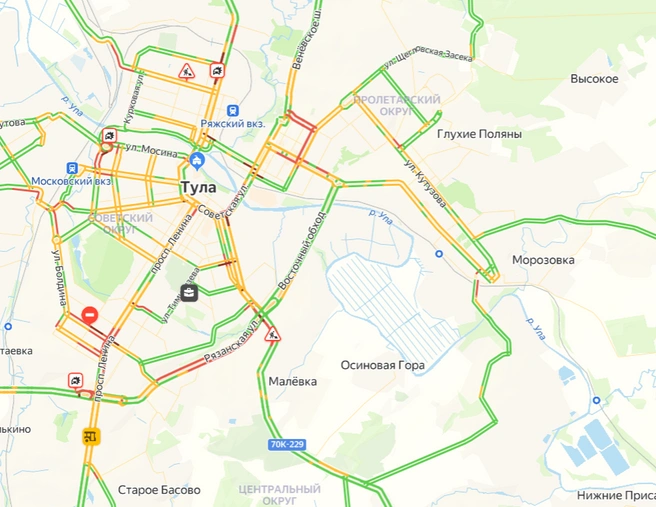 Красным цветом отмечены улицы, где трудно проехать | Источник: yandex.ru/maps