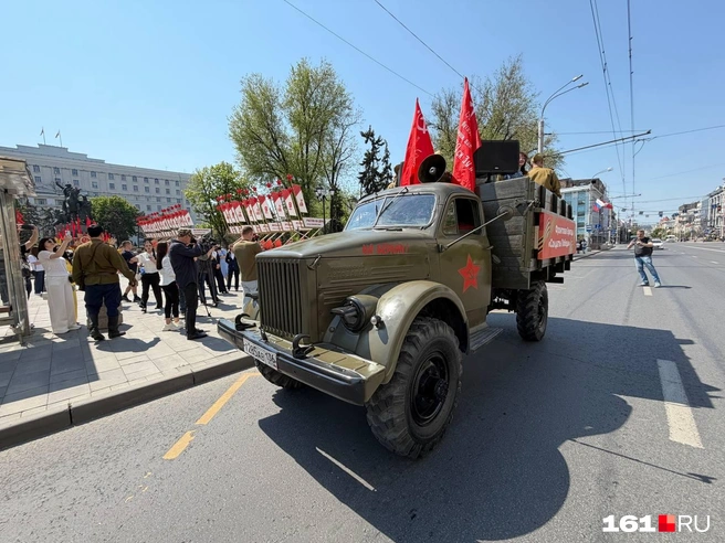 Музыка Победы в Ростове: видео с песнями в честь 81-й годовщины ВОВ - 9 ...