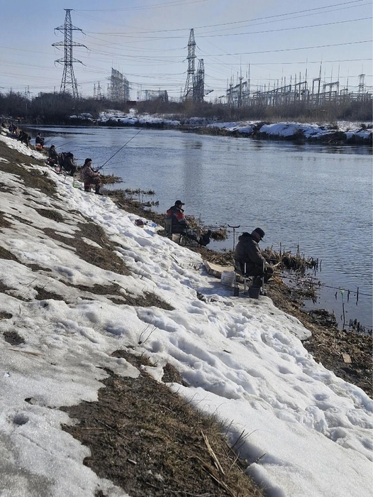 В районе ГРЭС рязанцы уже рыбачат на открытой воде | Источник: Андрей Девяткин / Vk.com