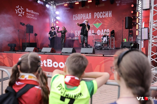Спеть группе «Вайб» удалось не с первого раза | Источник: Алексей Волхонский / V1.RU
