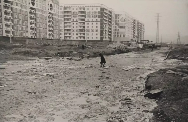 Лужа на улице Франкфурта | Источник: Владимир Соколаев / pastvu.com
