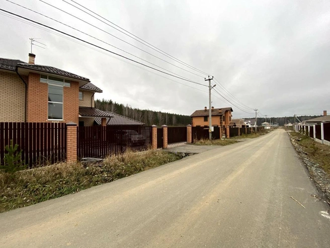 В охраняемом поселке под Березовским также продается участок | Источник: ekaterinburg.n1.ru